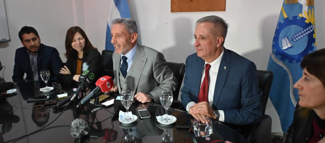 Arcioni y Batakis renovaron el acuerdo para asistir financieramente a las pequeñas y medianas empresas de Chubut