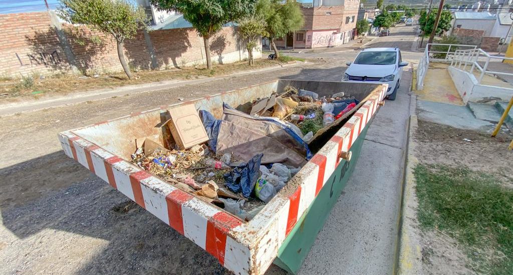 LA CAMPAÑA DE LIMPIEZA LLEGA A LOS BARRIOS COLONOS GALESES Y ROCA  