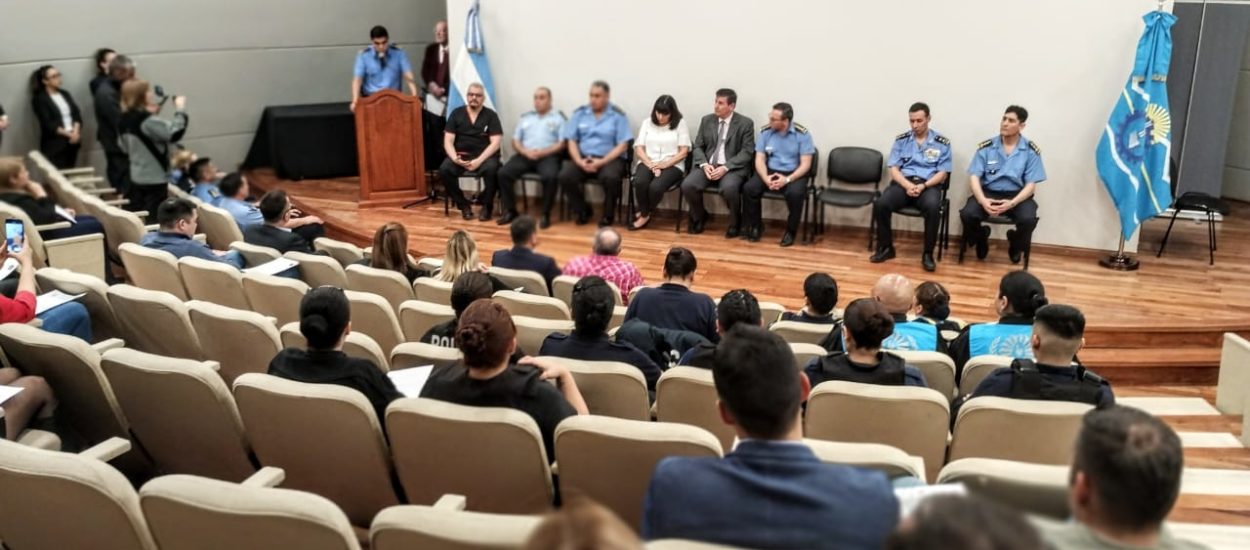 La Policía del Chubut capacitó a efectivos y personal de la Legislatura provincial