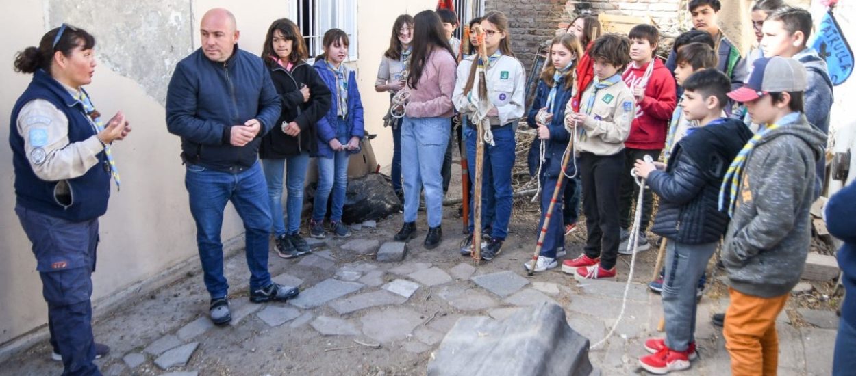 SASTRE VISITÓ AL GRUPO SCOUT ALMIRANTE S. R. STORNI Y DESTACÓ EL TRABAJO SOCIAL QUE SE REALIZA EN EL ESPACIO