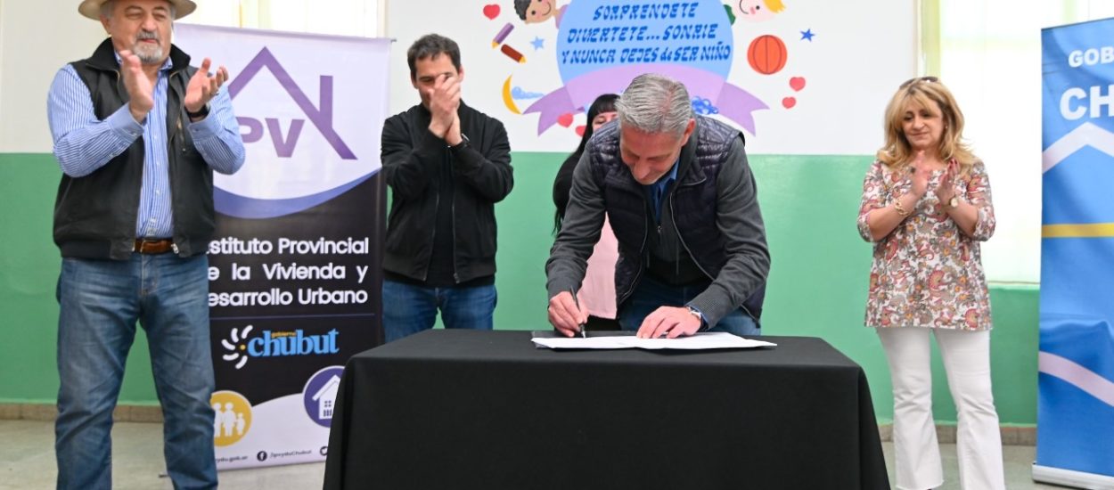 Con una inversión superior a 178 millones de pesos, Arcioni firmó el inicio de obra del SUM de la Casa del Niño de Comodoro Rivadavia