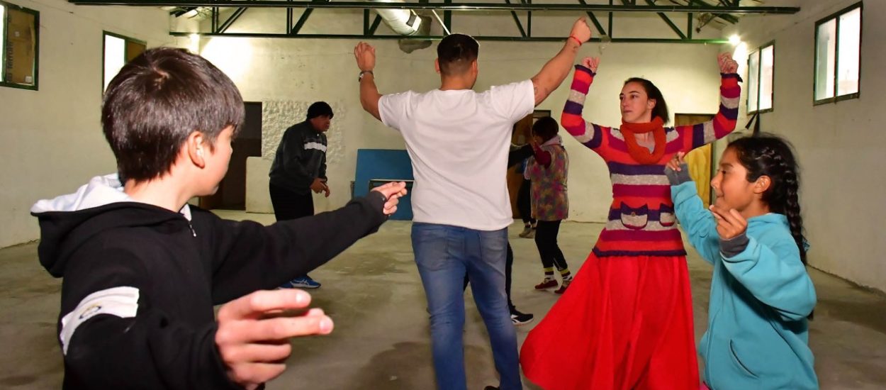 Cultura dictó una capacitación en danza folclórica en Aldea Epulef