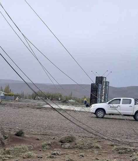 El Gobierno provincial trabaja para normalizar el servicio eléctrico en Ricardo Rojas, afectado por el temporal de viento