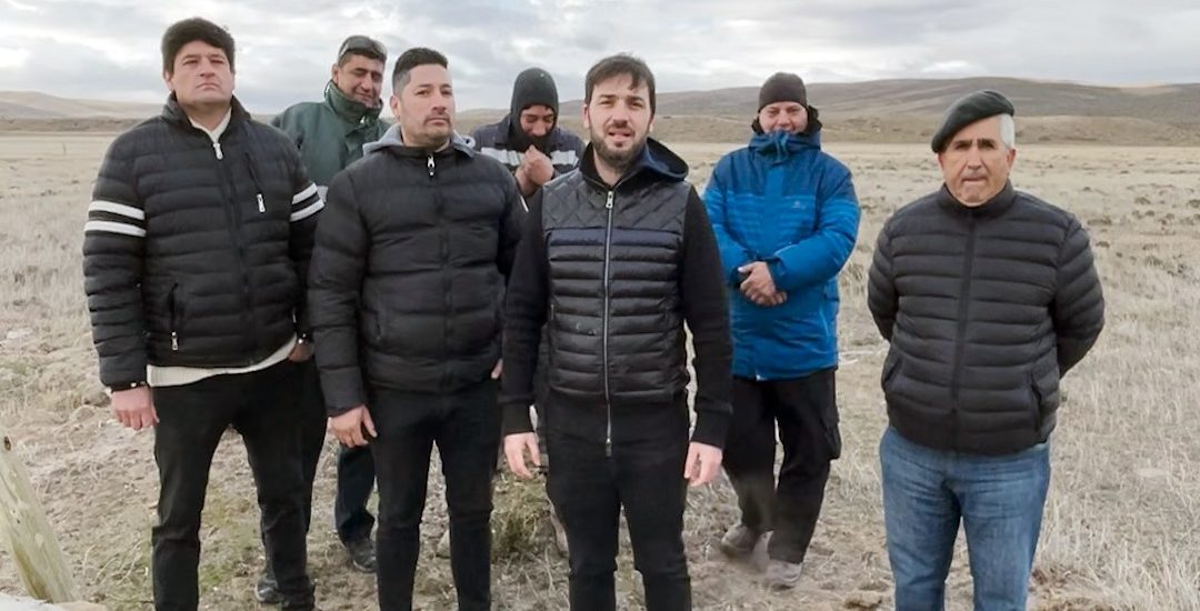 Nacho Torres junto a pobladores de la meseta y vecinos de Comodoro Rivadavia gestionaron agua para Yala Laubat