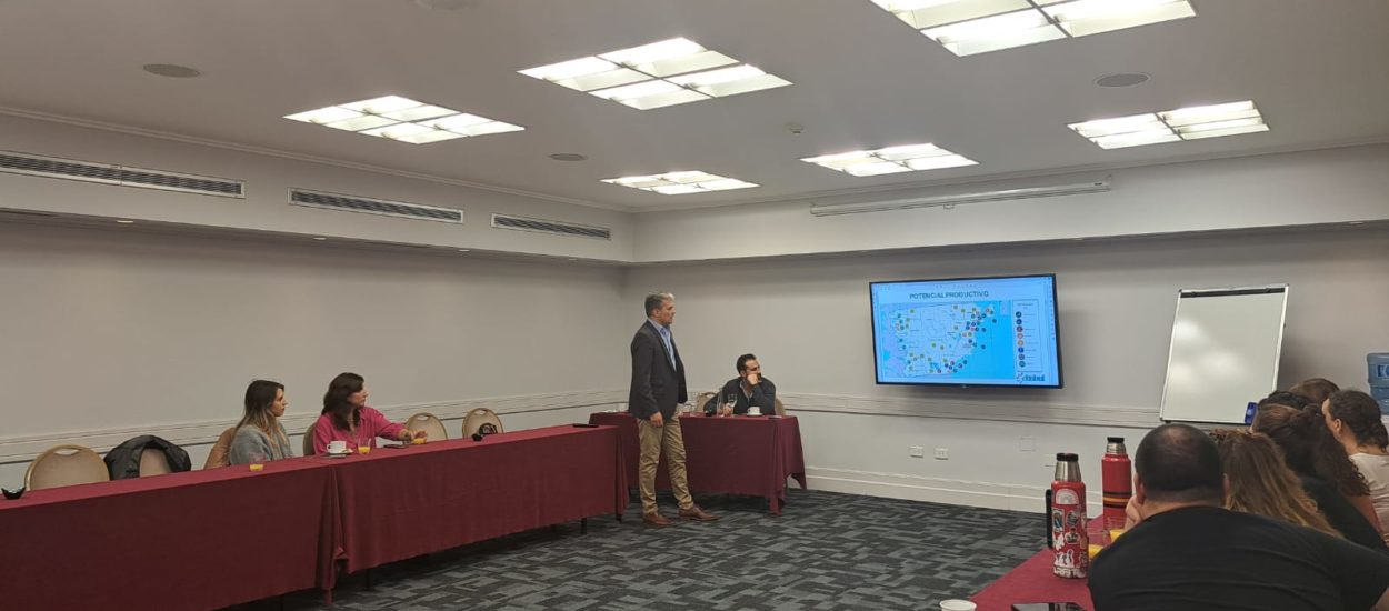 Comodoro Rivadavia: Los ministros Cavaco y Cerdá disertaron en el cierre de un programa de líderes emprendendedores