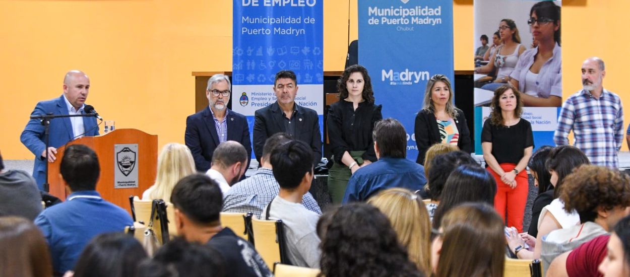 SASTRE ENTREGÓ CERTIFICADOS A MÁS DE MIL VECINOS MADRYNENSES QUE PARTICIPARON DE DISTINTAS CAPACITACIONES