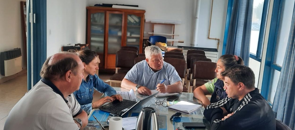 El Gobierno Provincial acordó con la Agencia de Extensión Rural Sarmiento realizar capacitaciones en territorio