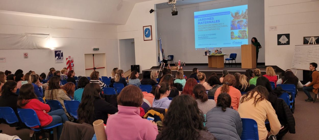 Más de 150 docentes, directivos y supervisores de Jardines Maternales participaron de una jornada de capacitación en Puerto Madryn