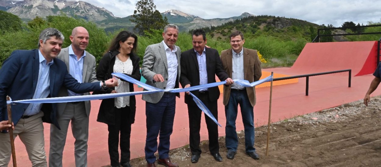 Arcioni inauguró obras, entregó viviendas y anunció la próxima licitación para construir una escuela en Corcovado