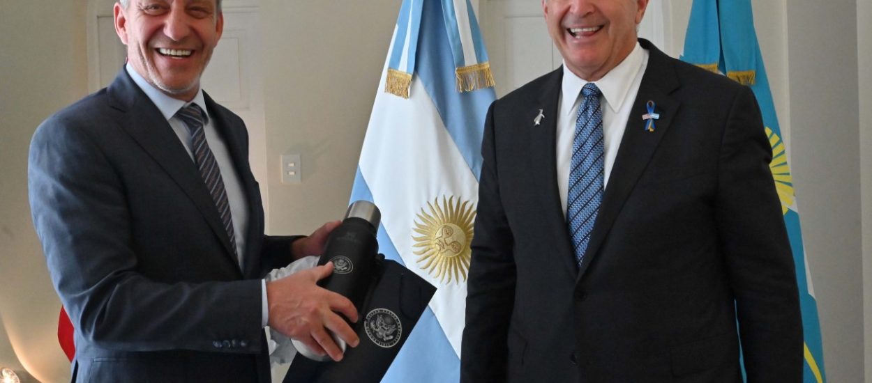 Arcioni recibió en Rawson al embajador de Estados Unidos en Argentina, Marc Stanley 