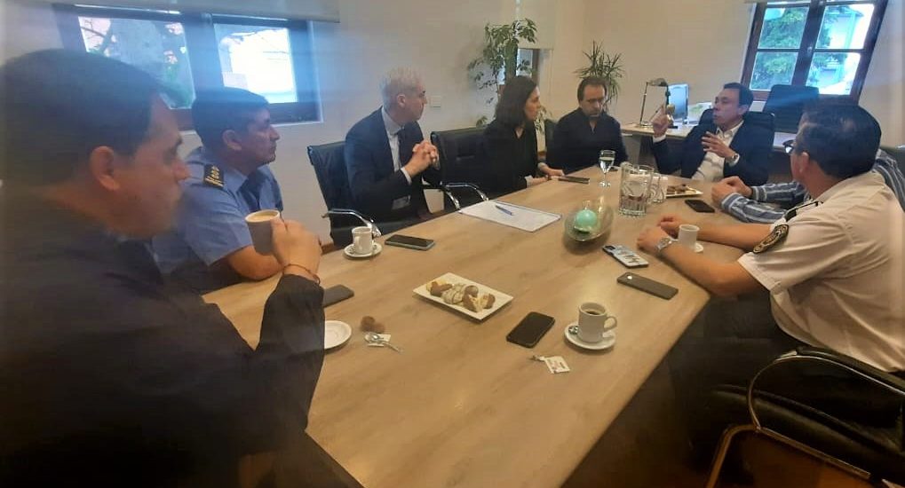 El Jefe de Policía se reunió con fiscales y autoridades del Municipio de Comodoro Rivadavia por las denuncias en la Escuela N° 406