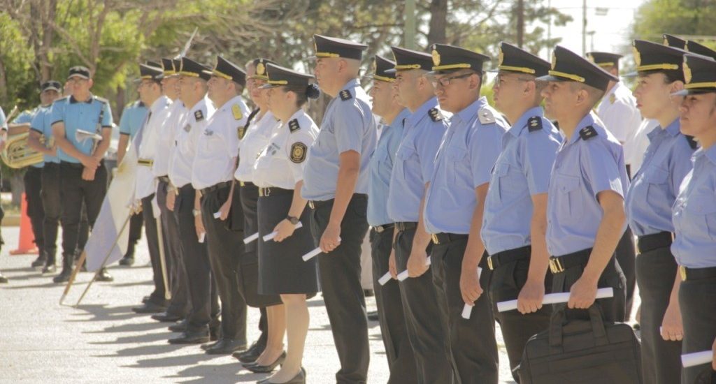 La Policía del Chubut concretó los ascensos de sus efectivos que aprobaron los cursos