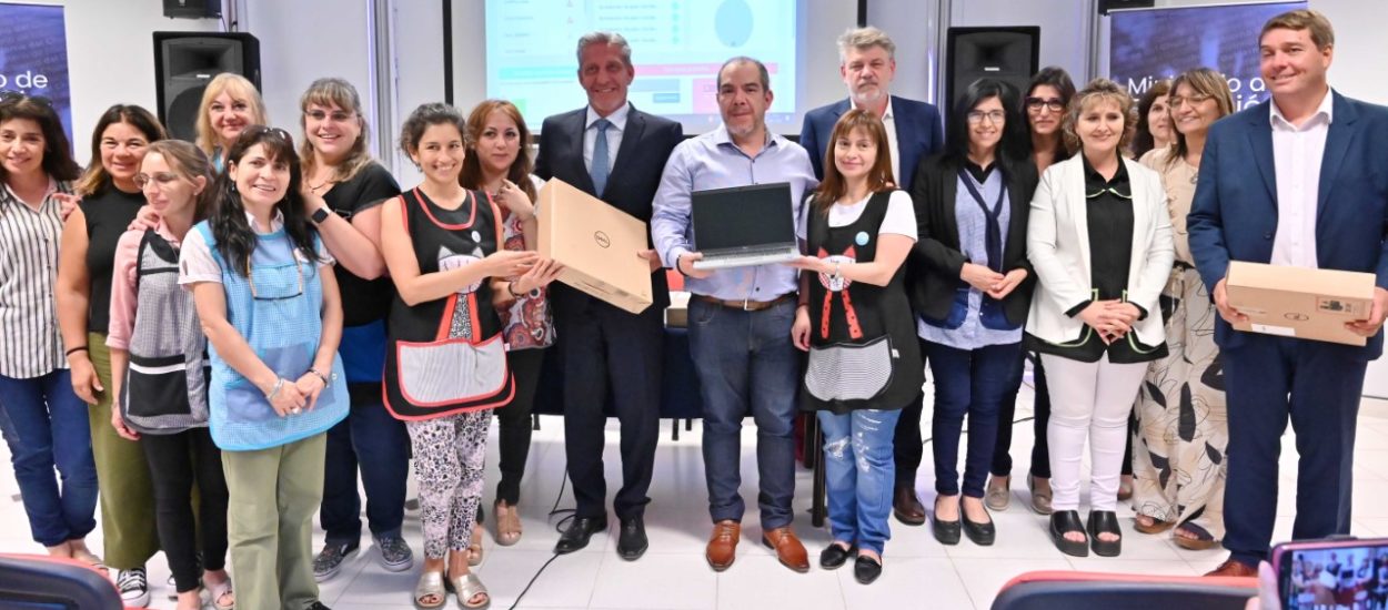 Arcioni acompañó a directivos de Nivel Inicial que se capacitan en el nuevo Sistema de Información Digital Educativa