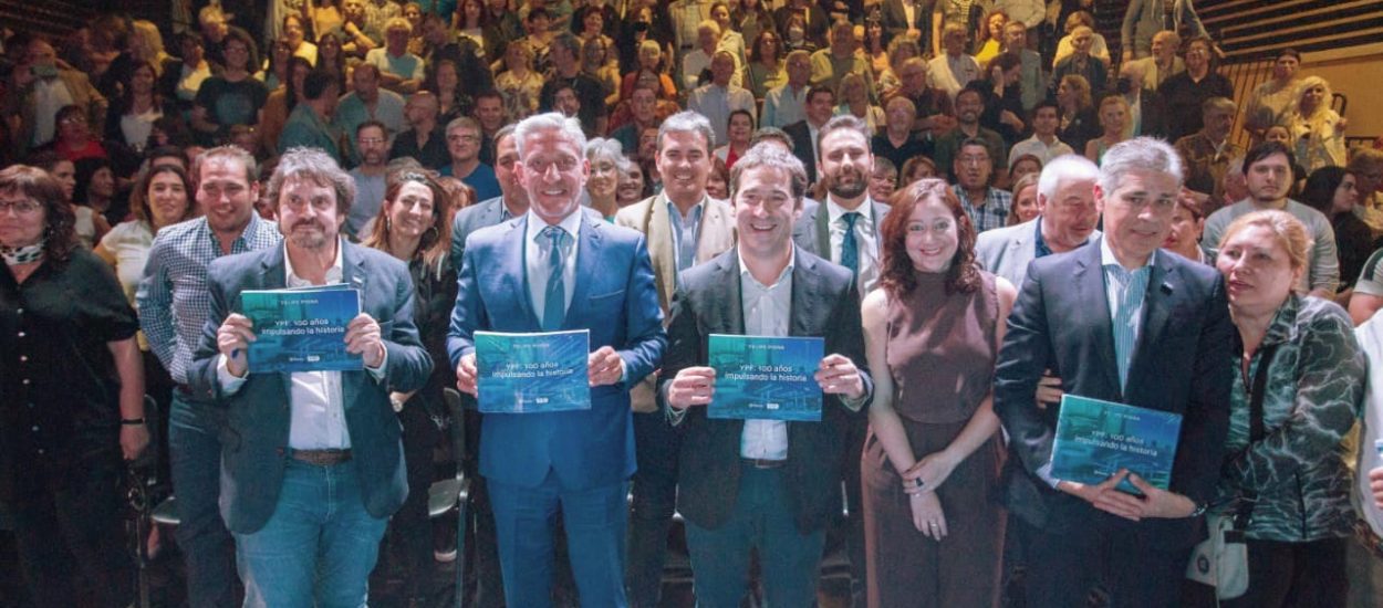 Arcioni participó del lanzamiento del libro “YPF 100 años impulsando la historia” 