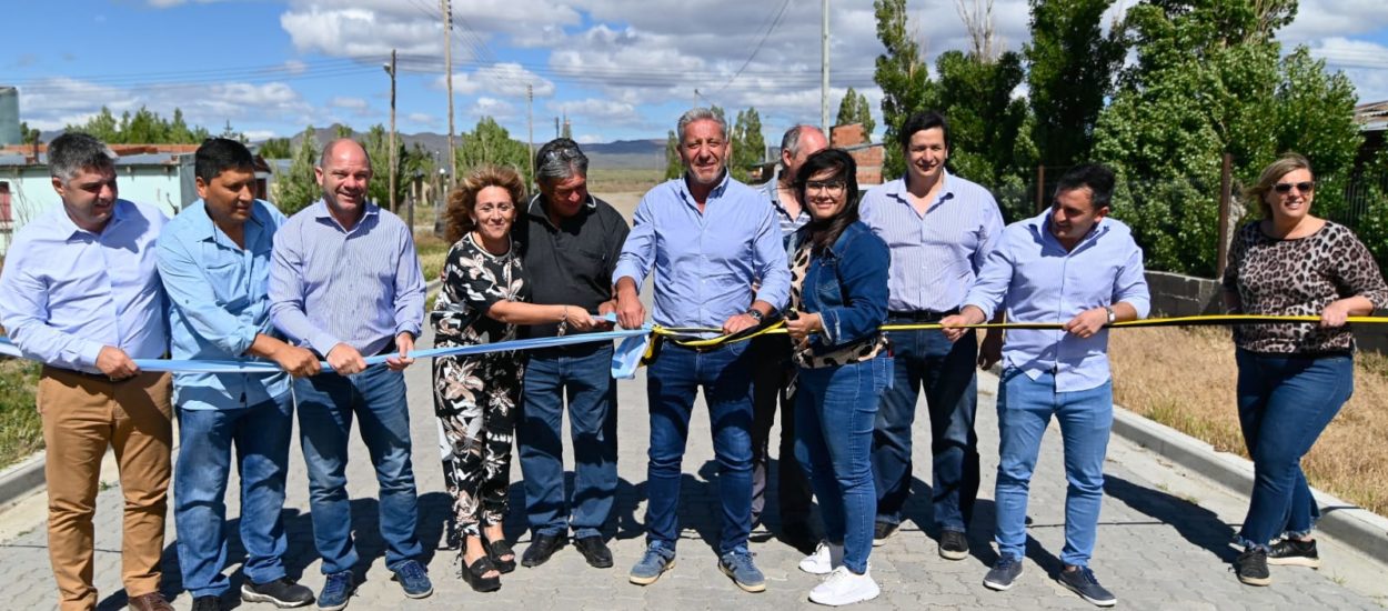 Arcioni entregó aportes, inauguró obras y firmó convenios en Colan Conhué y Aldea Epulef