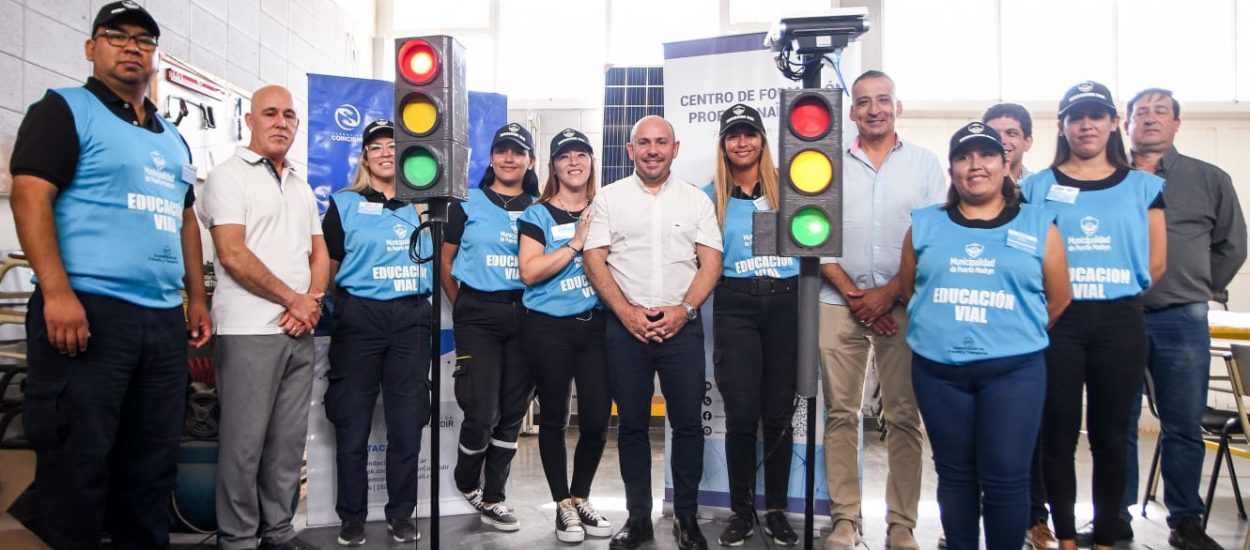 FORTALECIMIENTO DE LA SEGURIDAD VIAL EN MADRYN: SASTRE ENCABEZÓ LA ENTREGA DE INSUMOS PARA EL CIRCUITO MÓVIL DE APRENDIZAJE INFANTIL