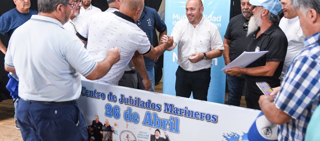 SASTRE ENTREGÓ LA PREADJUDICACIÓN DE TIERRAS AL CENTRO DE JUBILADOS Y PENSIONADOS DE MARINEROS “26 DE ABRIL”