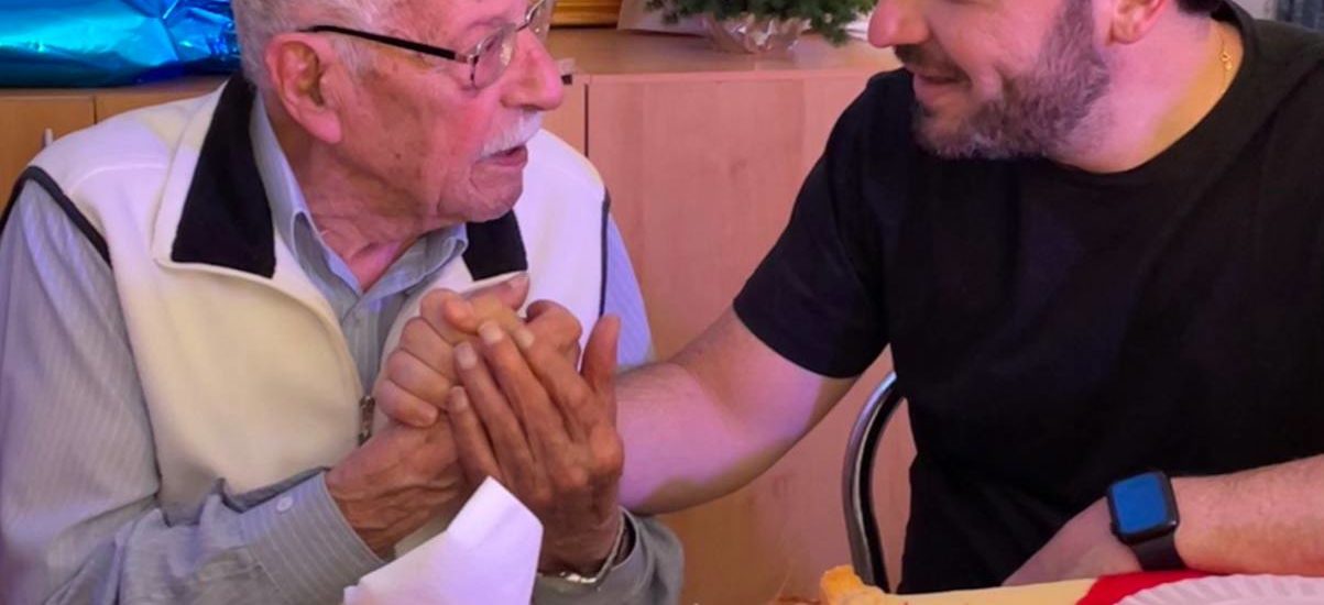 Nacho Torres acompañó a Eduardo Bernal en la celebración de sus 100 años