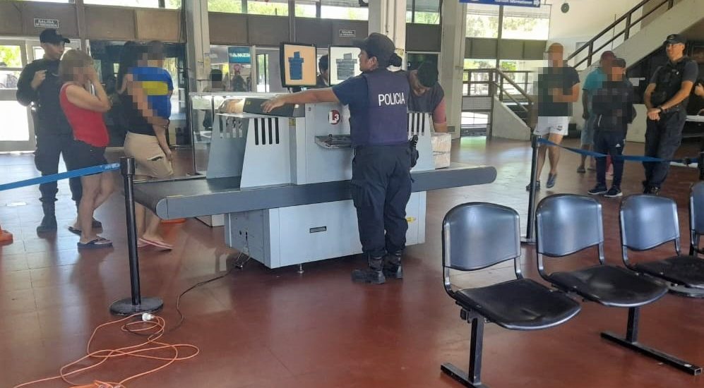 La Policía del Chubut realizó operativos preventivos durante el fin de semana largo y detuvo a 17 personas