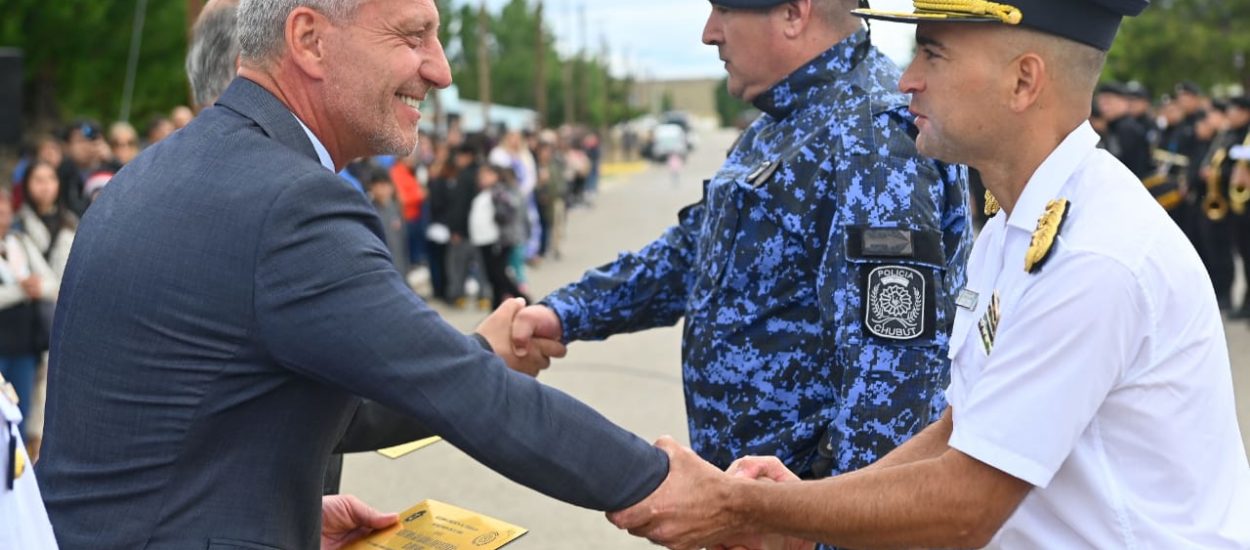 “Son un pilar fundamental de nuestra Provincia”, afirmó Arcioni al encabezar el acto por el 65° Aniversario del Día de la Policía del Chubut