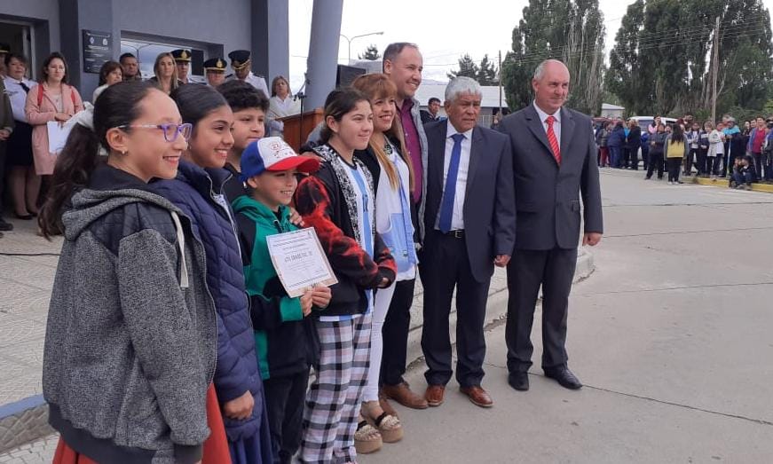 Con inauguración de obras, entrega de aportes y firma de convenios, Provincia acompañó un nuevo Aniversario de El Maitén 