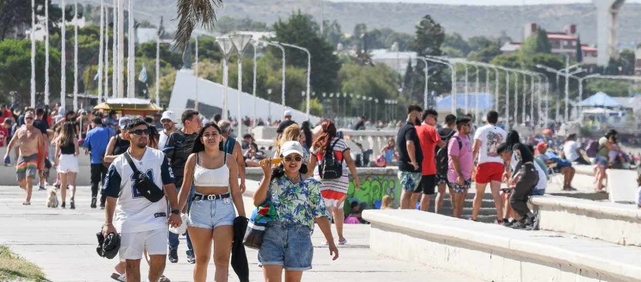 EN LA PRIMERA SEMANA DE ENERO, ARRIBARON A PUERTO MADRYN CERCA DE 10.000 TURISTAS, UN 12% MÁS QUE EN 2022