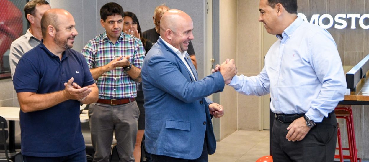 EL VICEGOBERNADOR Y EL INTENDENTE PARTICIPARON DE LA INAUGURACIÓN OFICIAL DEL NUEVO LOCAL DE “MOSTAZA”