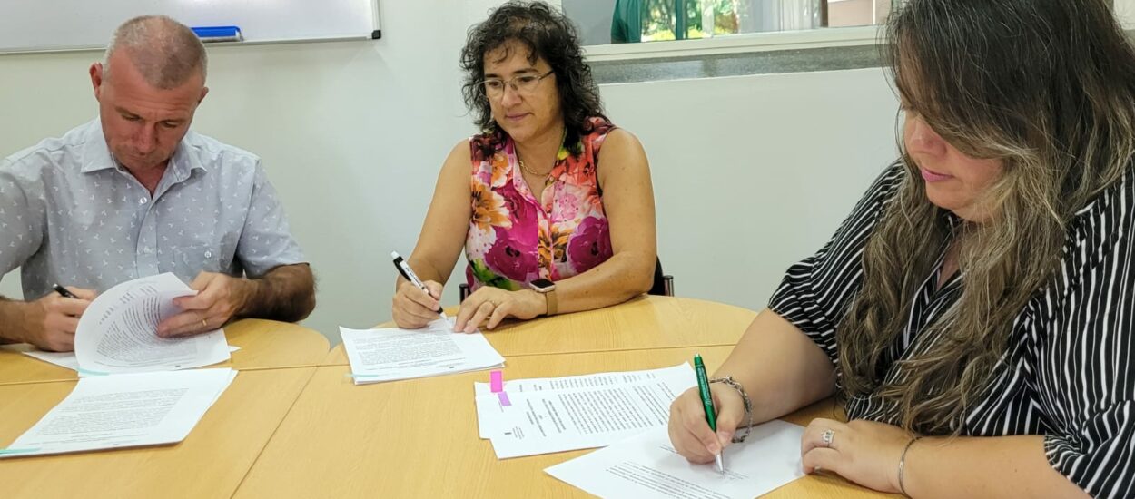 APORTES Y BECAS PARA LA TECNICATURA DE ENERGÍAS SUSTENTABLES DE UTN CHUBUT EN GAIMAN. 