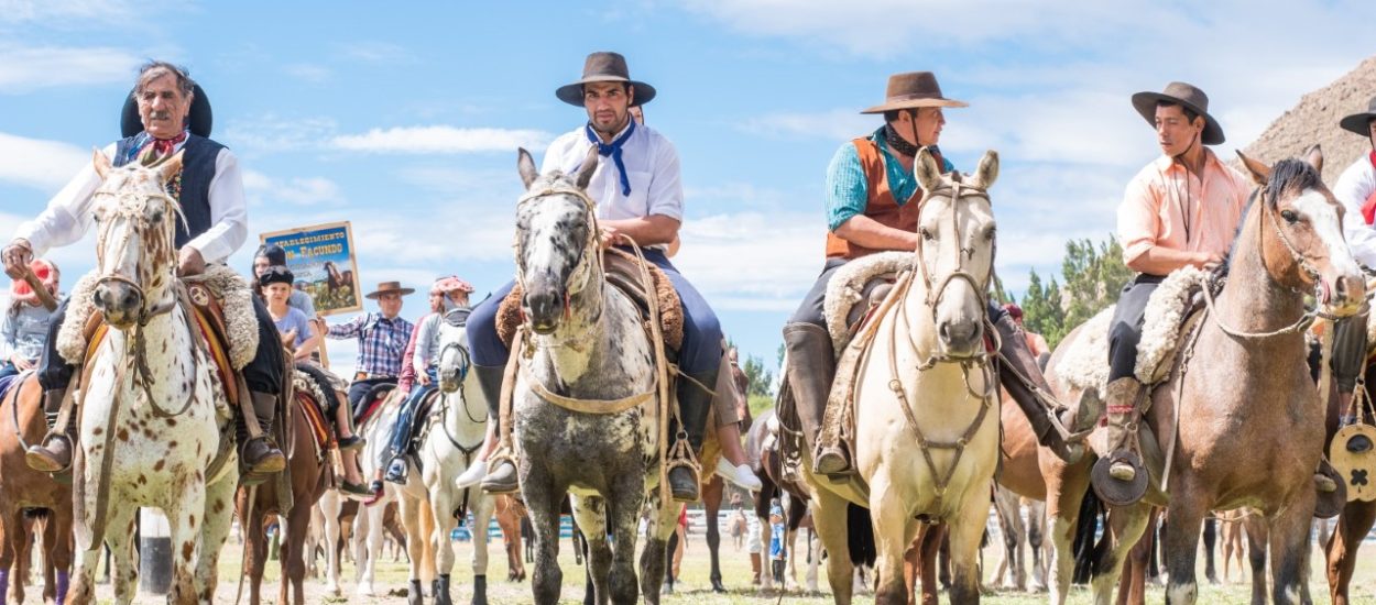 El Gobierno provincial acompañó a la comunidad de Gobernador Costa en una nueva edición de la “Fiesta Provincial del Caballo”