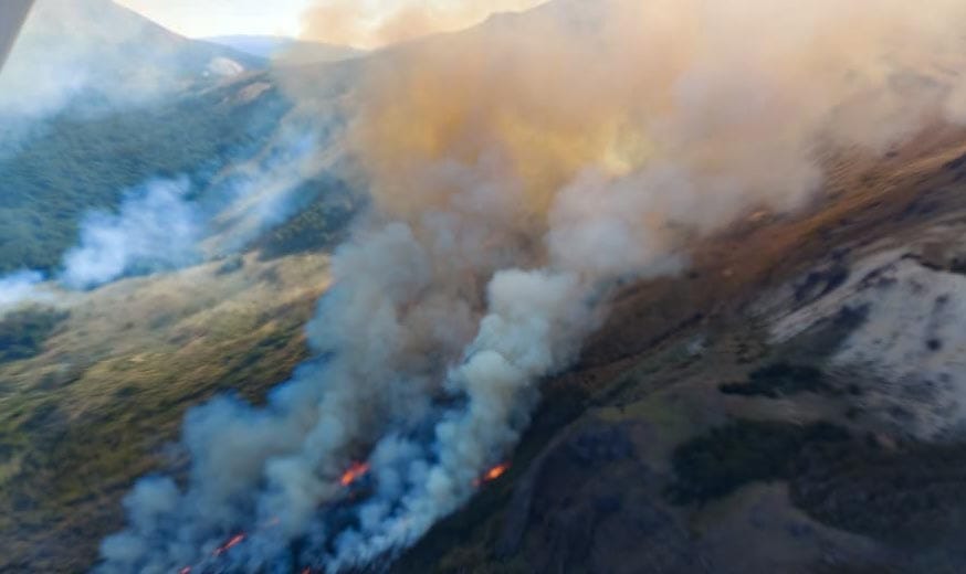 El Gobierno del Chubut continúa trabajando para combatir el incendio en cercanías del Parque Nacional “Los Alerces” 