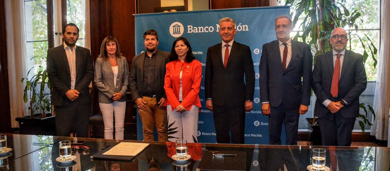 Arcioni firmó un convenio con el Banco Nación para financiar los emprendimientos turísticos chubutenses a tasa subsidiada