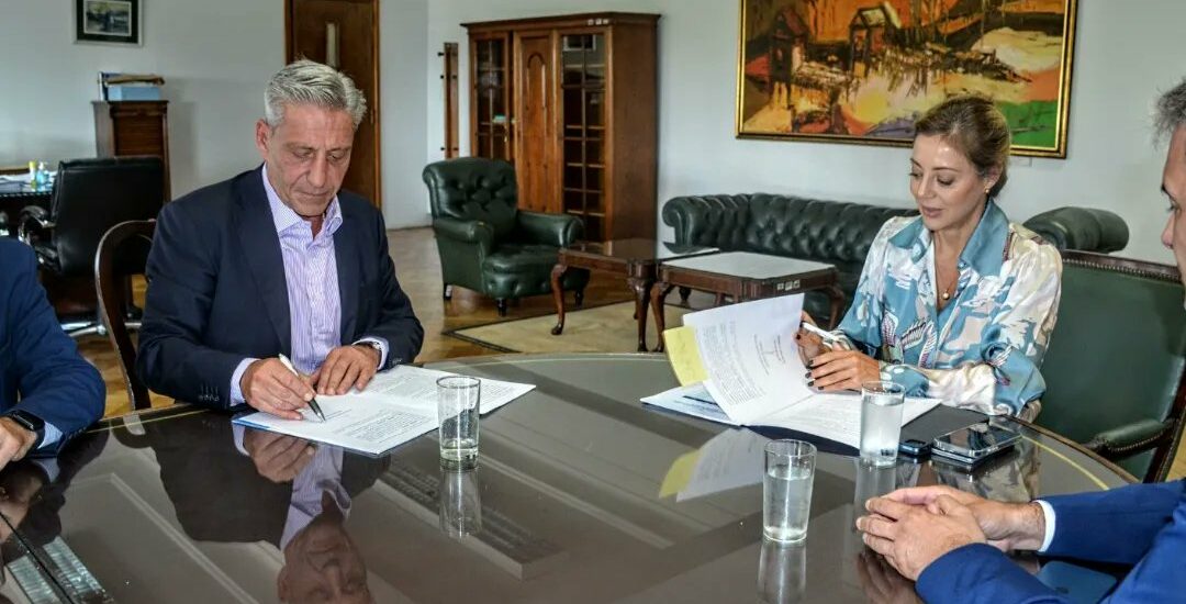 Arcioni firmó un convenio con Nación para avanzar con las obras en la Estación Transformadora ‘El Coihue’ 