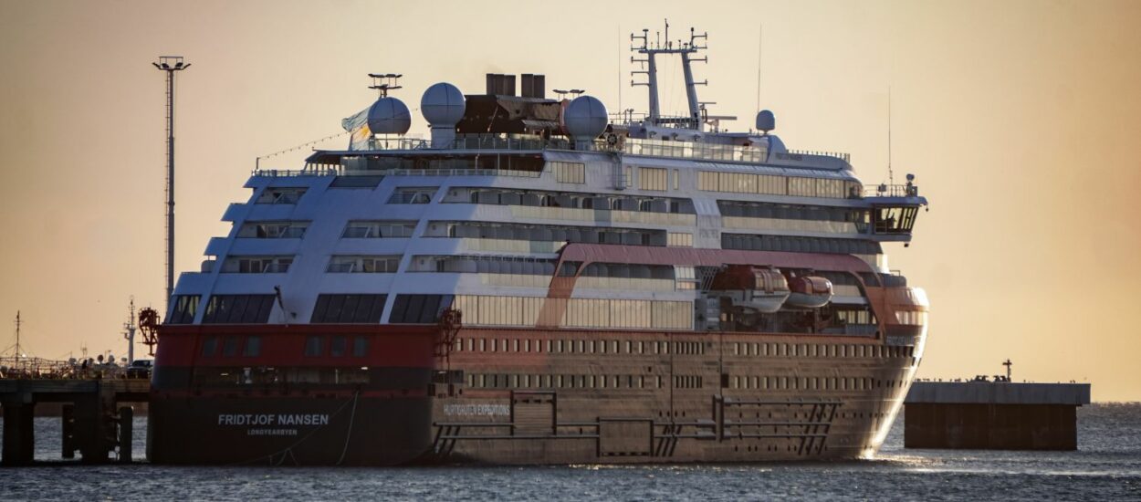 Llegó por primera vez a Puerto Madryn el moderno crucero Fridtjof Nansen 