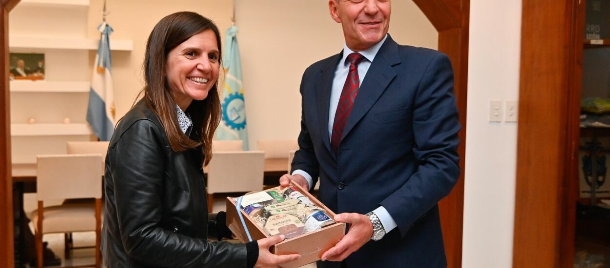 Arcioni recibió a Fernanda Raverta, directora Ejecutiva de la ANSES 