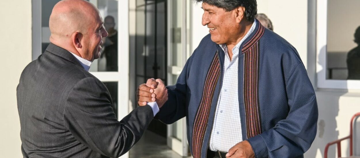 SASTRE RECIBIÓ A EVO MORALES EN PUERTO MADRYN Y COMPARTIERON UNA REUNIÓN EN EL ECOCENTRO PAMPA AZUL