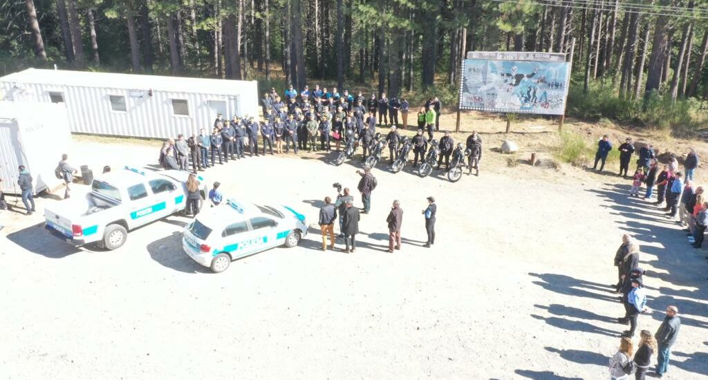 Comarca Andina: El Gobierno del Chubut puso en funciones un puesto de control con cámaras y entregó 6 patrulleros