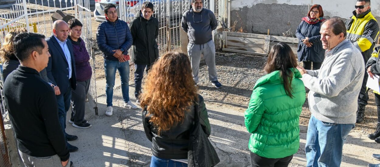 DIÁLOGO CON TODOS LOS SECTORES DE PUERTO MADRYN: EL INTENDENTE VISITÓ A VECINOS DEL BARRIO COMERCIO II