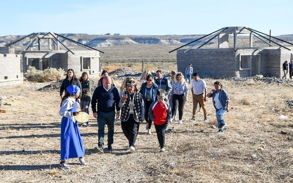 EL INTENDENTE RECORRIÓ LA CONSTRUCCIÓN DE VIVIENDAS PARA FAMILIAS DE PUERTO MADRYN