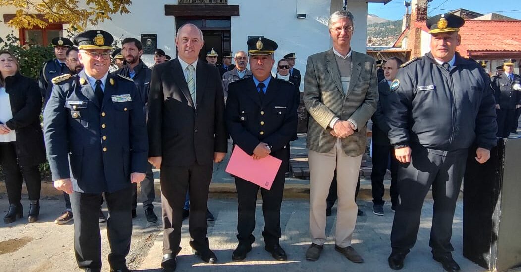 El Gobierno de la Provincia entregó móviles policiales a la Unidad Regional Esquel