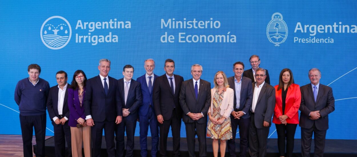 Arcioni acompañó a Alberto Fernández y Sergio Massa en la presentación del Plan Integral Argentina Irrigada