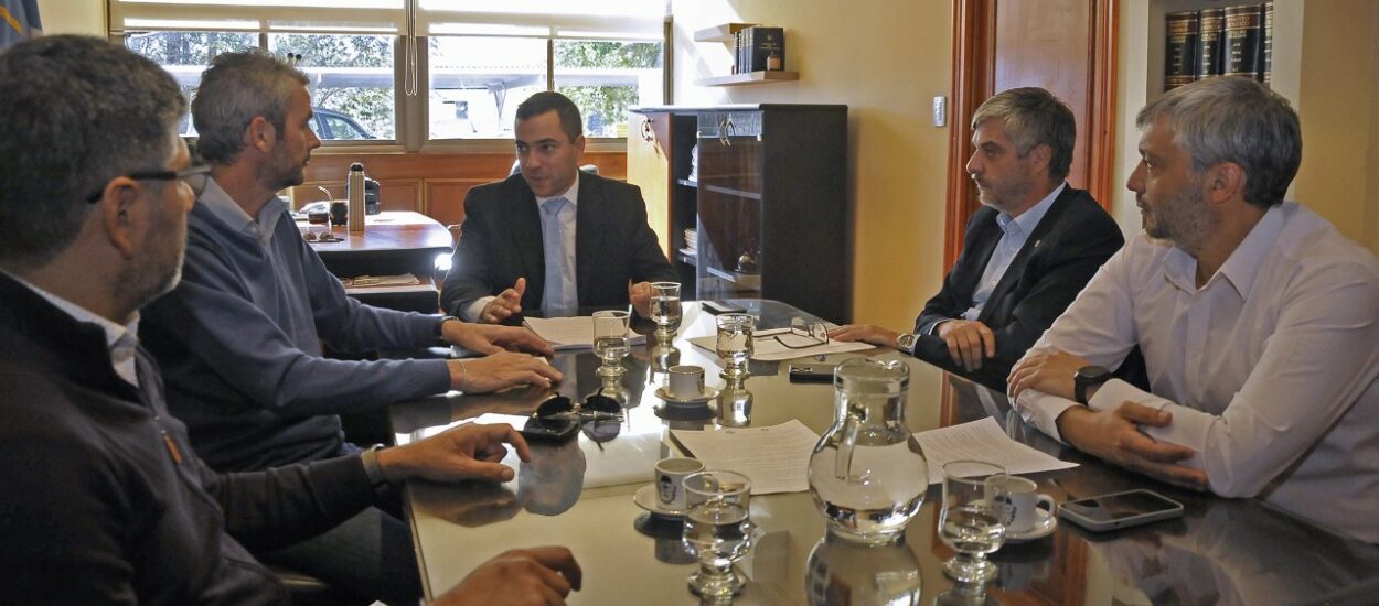 Fiscalía de Estado iniciará acciones judiciales para que se remueva al buque pesquero varado en el lecho del río Chubut 