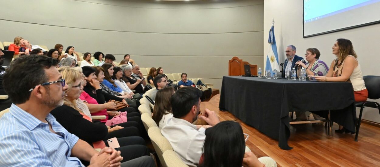 Con exposiciones y talleres, Provincia y Nación articularon una intensa jornada de capacitación para personal de la salud de Chubut 