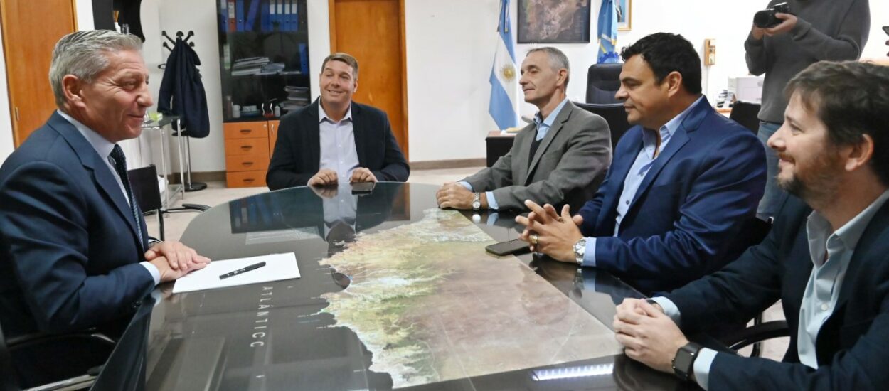 Arcioni recibió a miembros de la empresa Petroleros Sudamericanos, quienes proyectan la construcción de un Parque Eólico en Rawson