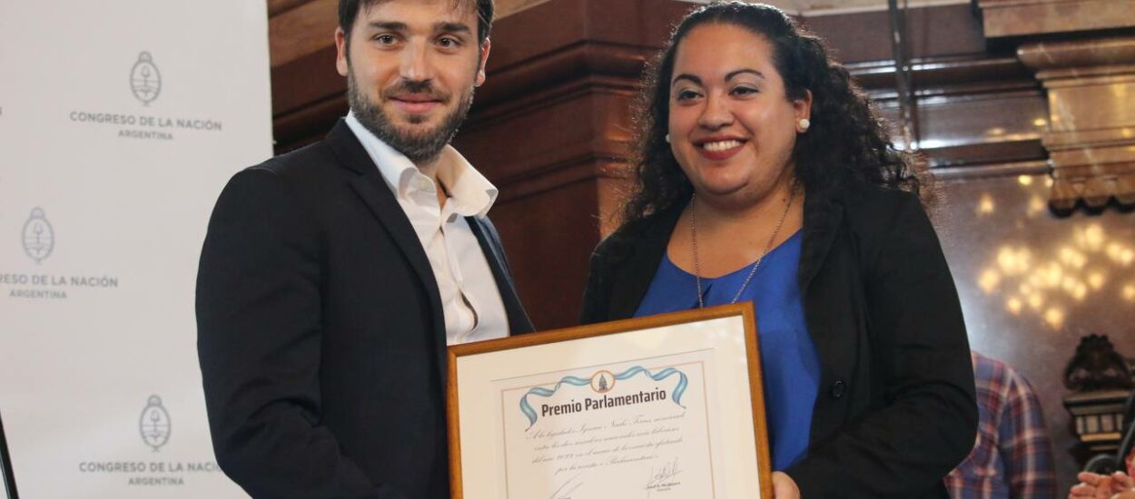 Nacho Torres recibió el premio Parlamentario por su labor destacada en el Senado