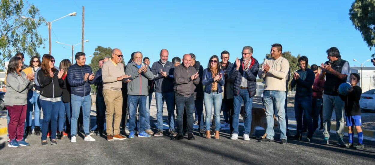 OBRAS EN LOS DISTINTOS SECTORES DE PUERTO MADRYN: SASTRE INAUGURÓ LA PAVIMENTACIÓN DE LA CALLE ARENALES