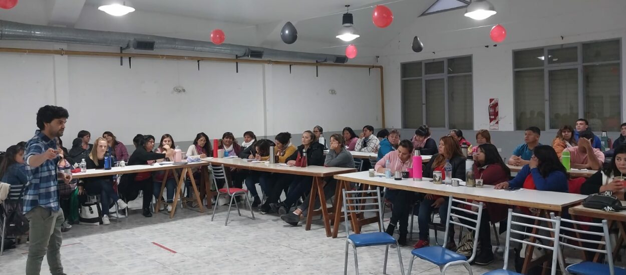 Educación capacitó a más de 120 auxiliares en Manipulación de Alimentos