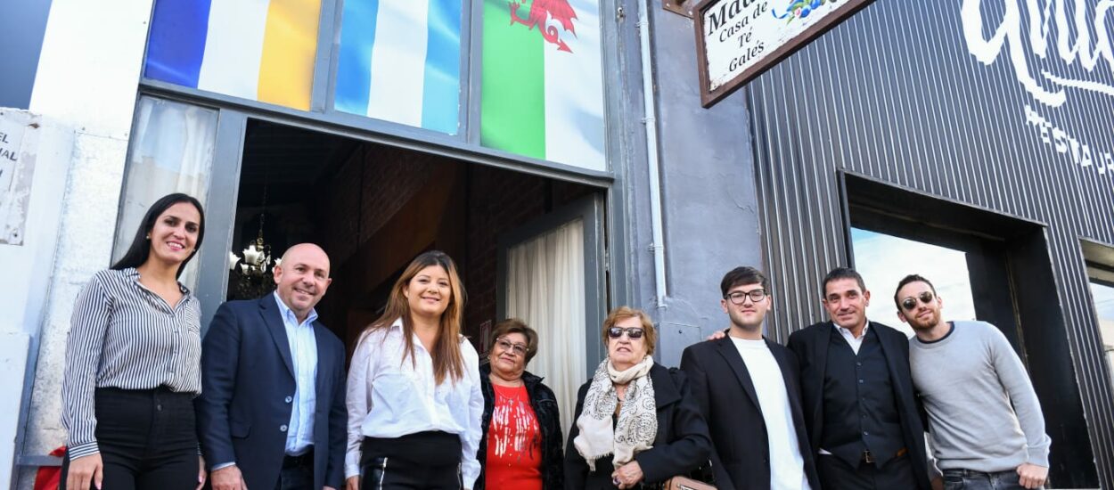 MADRYN EN MARCHA: SASTRE ESTUVO PRESENTE EN LA INAUGURACIÓN DE UNA CASA DE TÉ GALÉS