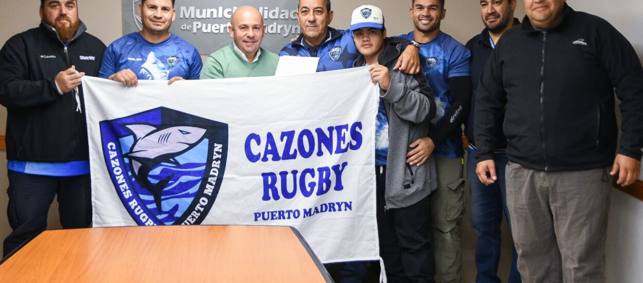 EL INTENDENTE LE ENTREGÓ LA PREADJUDICACIÓN DE TIERRAS AL CLUB CAZONES RUGBY DE PUERTO MADRYN