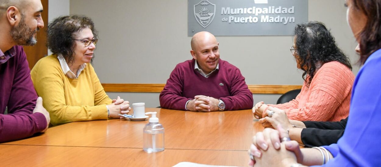 SASTRE FIRMÓ UN CONVENIO CON LA FACULTAD REGIONAL CHUBUT DE LA UTN PARA AGILIZAR LOS TRÁMITES DE HABILITACIÓN MUNICIPAL