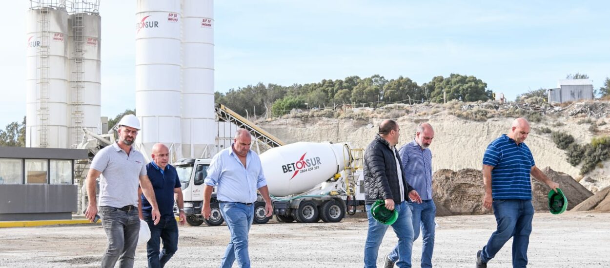 MADRYN EN MARCHA: EL INTENDENTE RECORRIÓ EL PREDIO DE LAS EMPRESAS DADAM HERMANOS Y BETONSUR